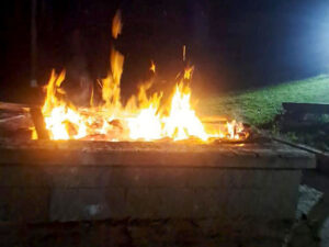 fogueira para acampamentos